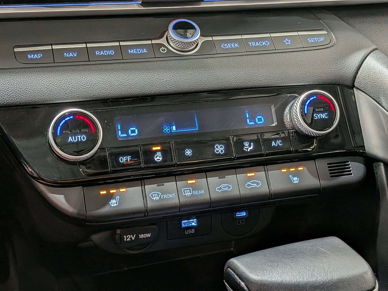 2025 Hyundai Elantra Preferred IVT w/Tech Pkg White Val-David - photo #26