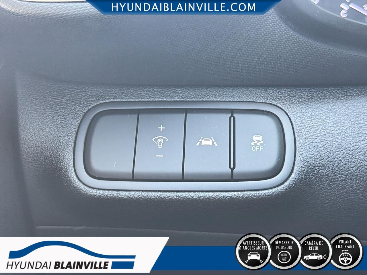 2022 Hyundai Venue White Blainville - photo #10