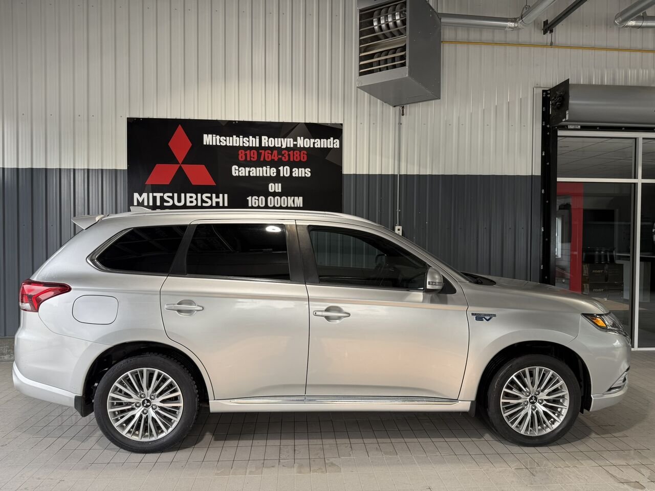 2020 Mitsubishi Outlander Plug-In Hybrid Grey Mont-Laurier - photo #3