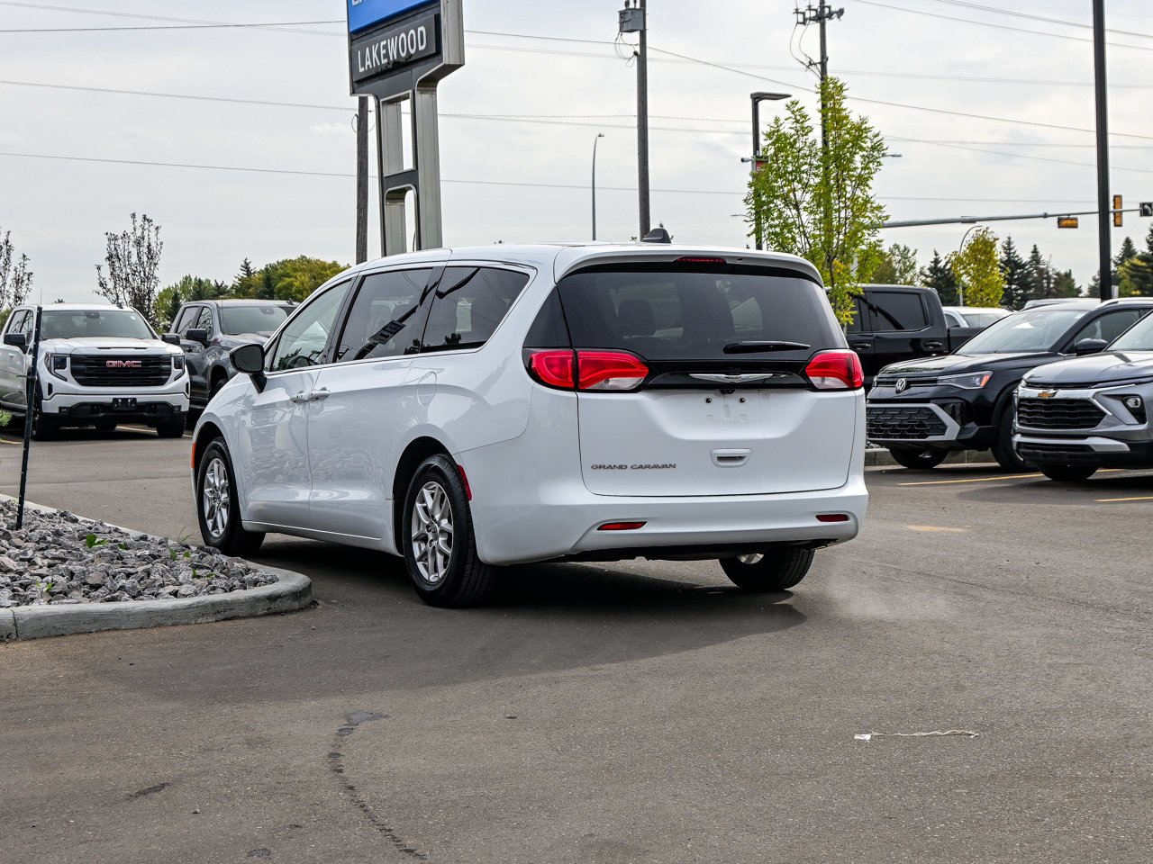 2024 Chrysler Grand Caravan SXT 2WD White Sherwood Park - photo #10
