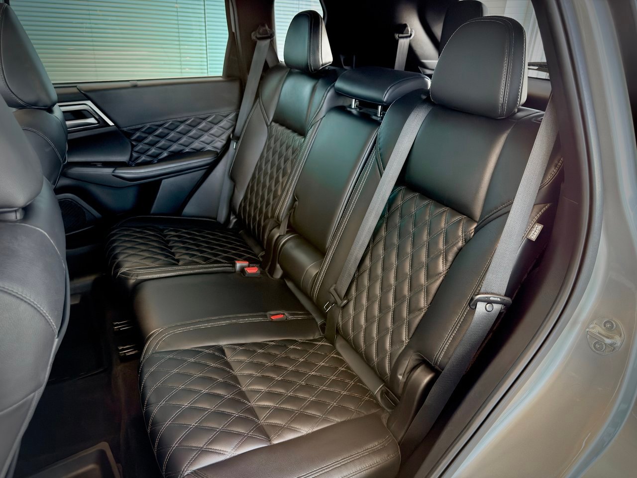 2023 Mitsubishi Outlander gray Notre-Dame-des-Prairies - photo #24