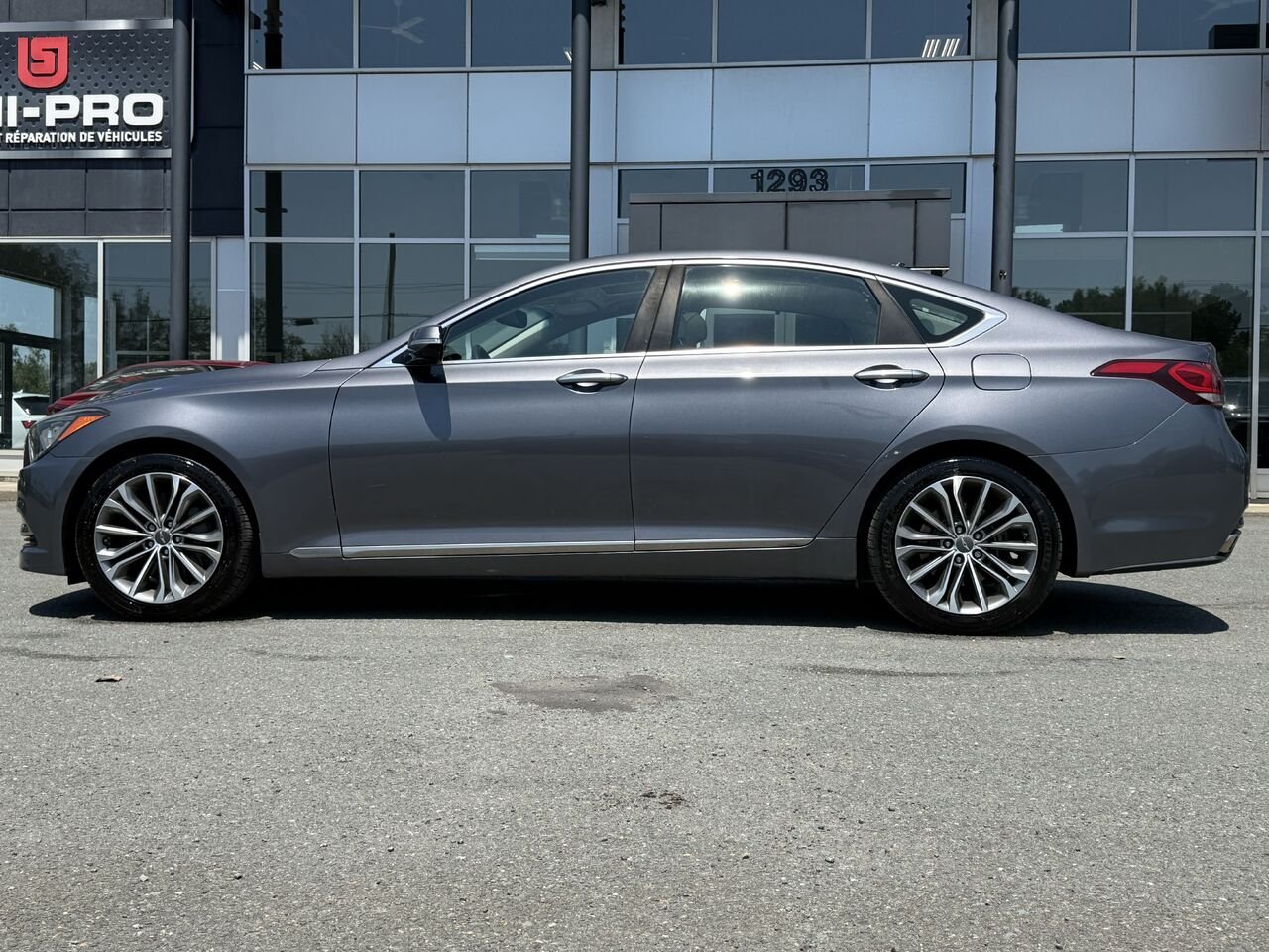 2016 Hyundai Genesis 3.8 Grey Granby - photo #2