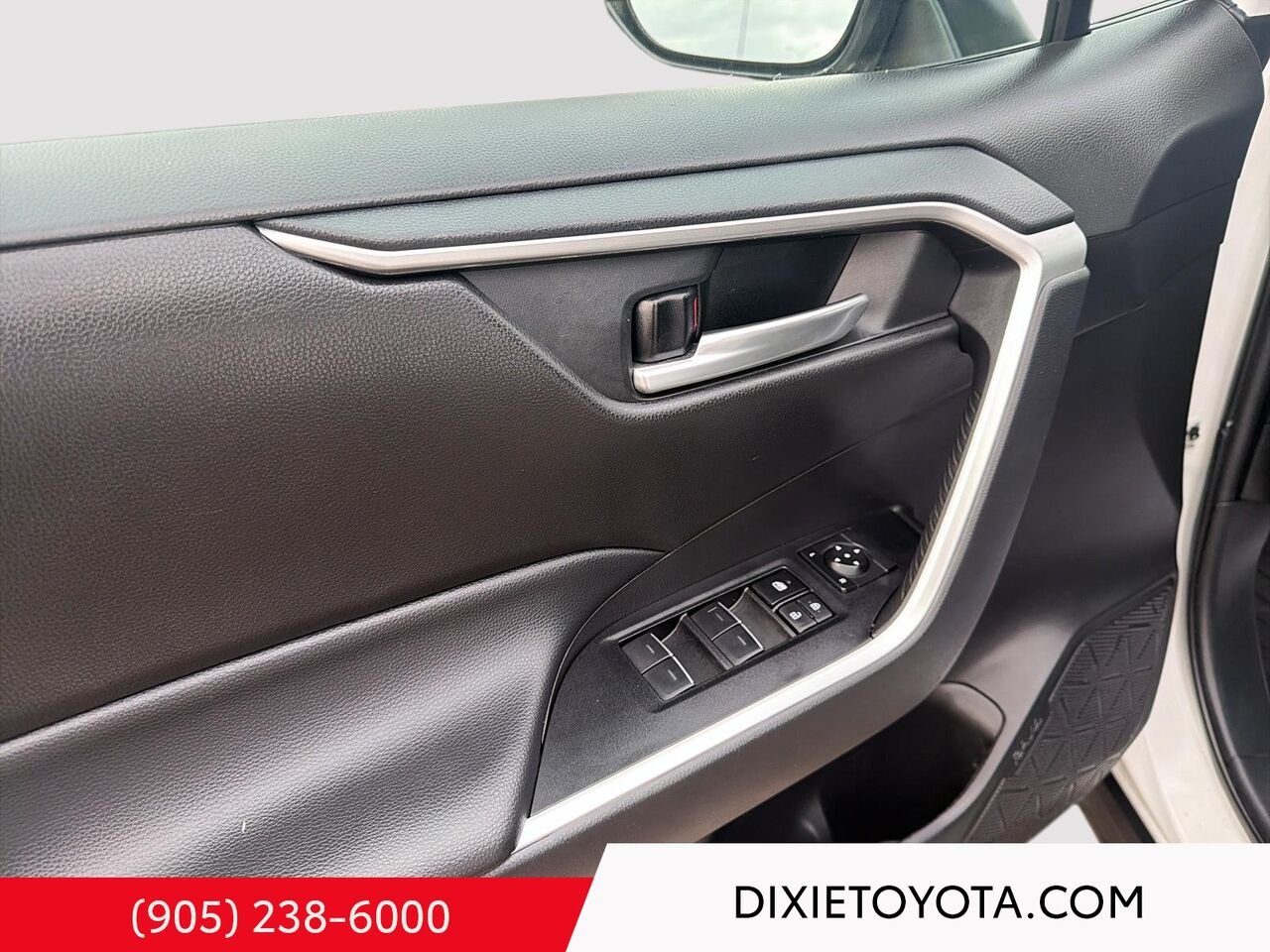 2023 Toyota RAV4 Hybrid XLE AWD / CLEAN CARFAX / HEATED SEATS / MOONROOF / ALLOY WHEELS / CARPLAY AND ANDROID AUTO White Mississauga - photo #7
