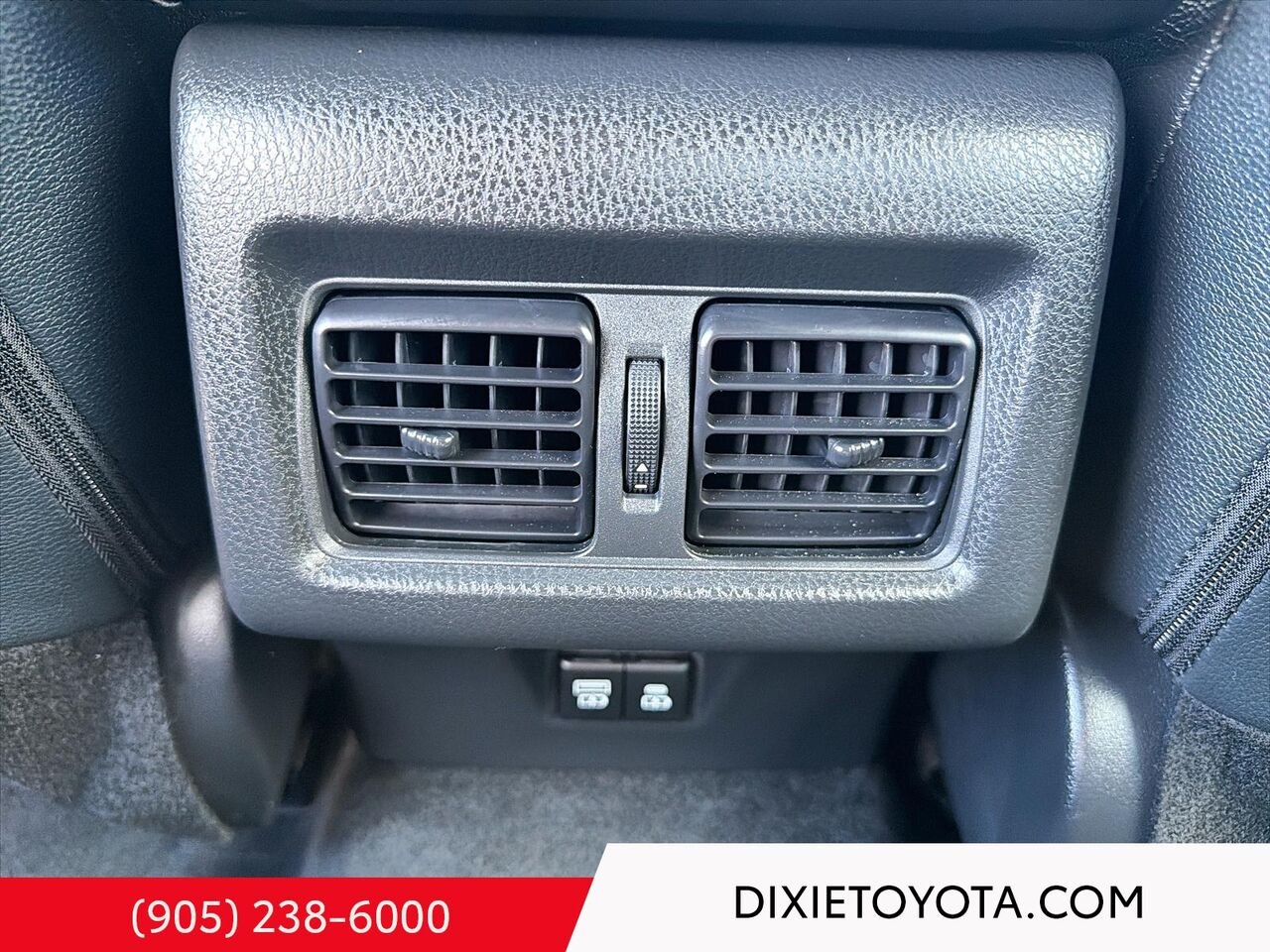 2025 Toyota Camry HYBRID SE UPGRADE AWD / CLEAN CARFAX / HEATED SEATS / MOONROOF / CARPLAY AND ANDROID AUTO Black Mississauga - photo #18