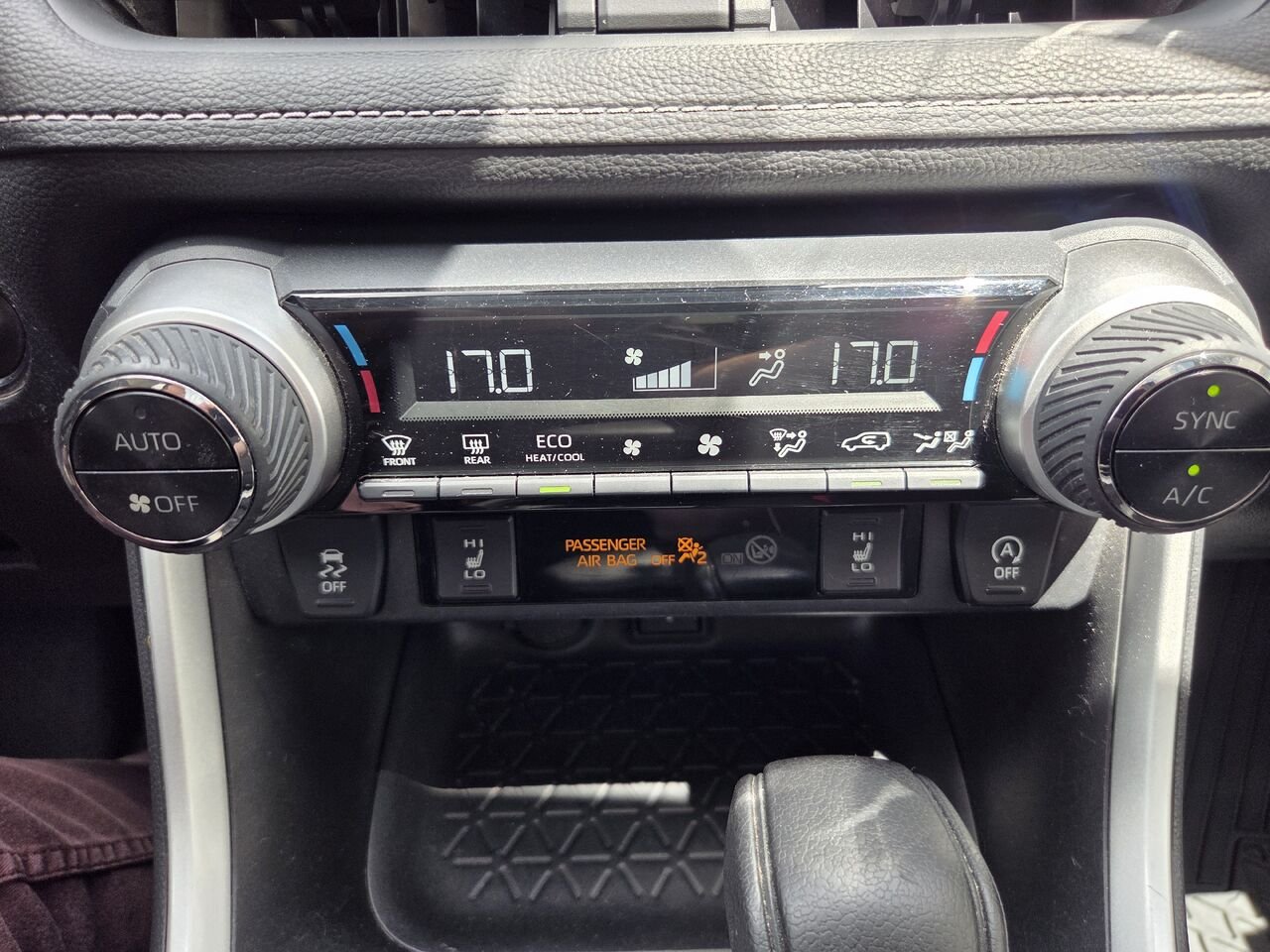 2021 Toyota RAV4 Grey Mont-Laurier - photo #20