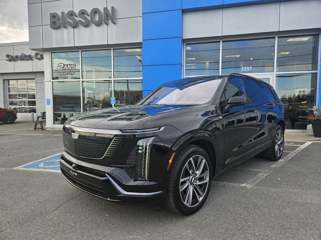 Cadillac VISTIQ Traction intégrale, 4 portes Sport 2026 Noir Thetford Mines - photo #0