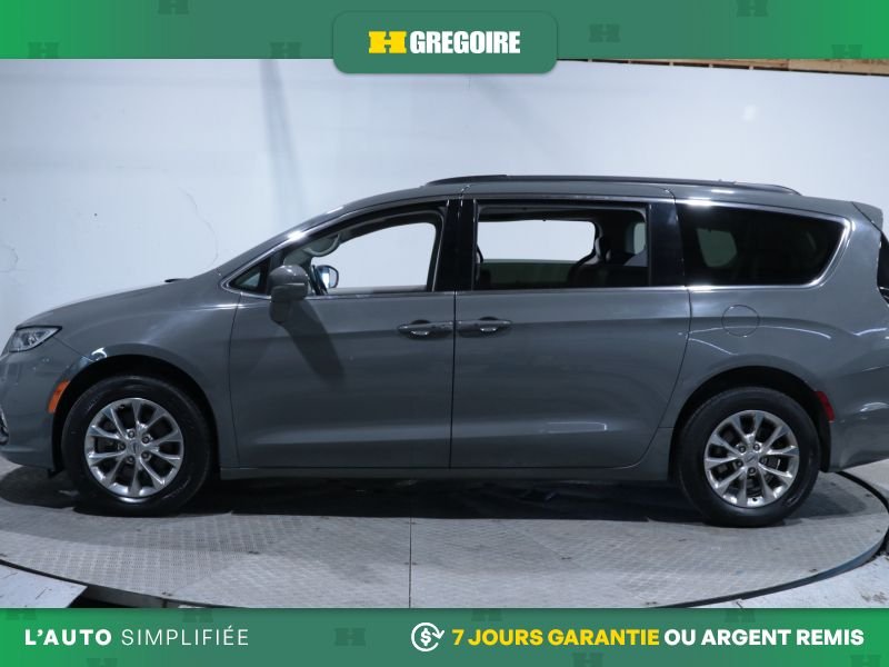 2022 Chrysler Pacifica Grey Laval - photo #4