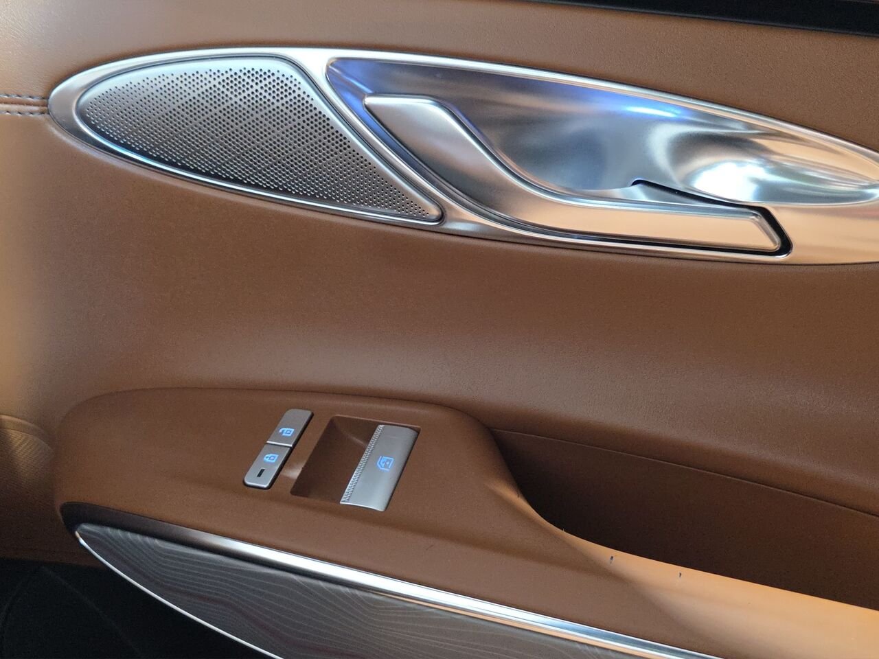 Genesis GV70 2.5T Advanced Plus TI, toit ouvrant panoramique, navigation, sièges fonction mémoire, volant 2022 Bleu Val-David - photo #16