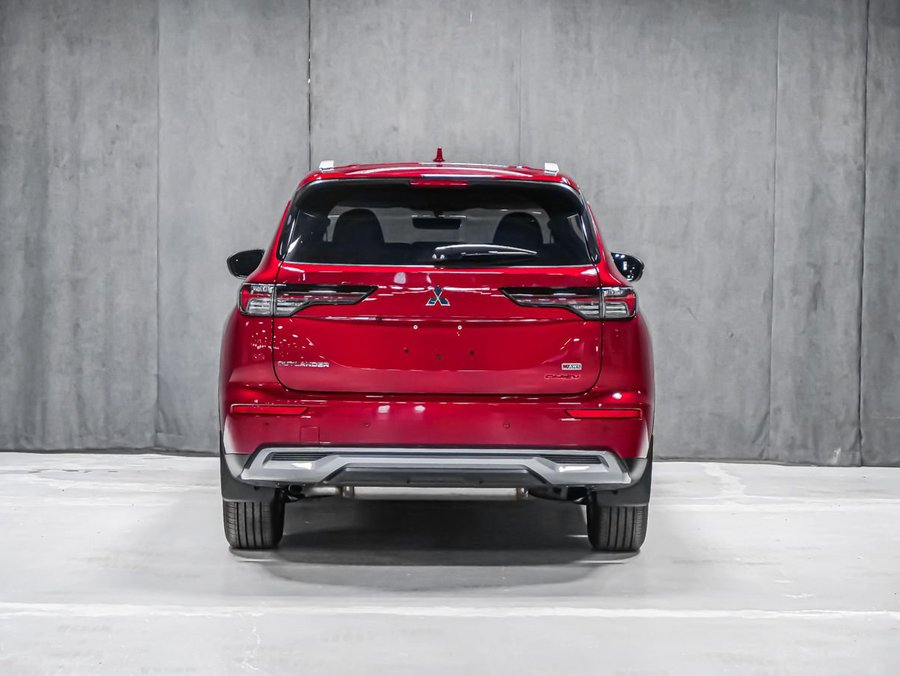 2026 Mitsubishi Outlander Plug-In Hybrid ES Red Diamond Premium Finish