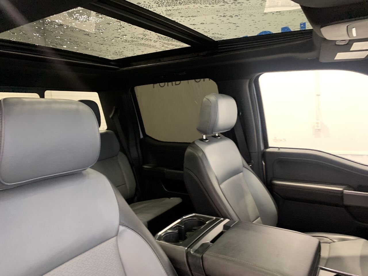 Ford F-150 Lightning LARIAT LARIAT + GROSSE BATTERIE +CUIR + TOIT PANO, REMORQ MAX 2023 Argent Châteauguay - photo #19