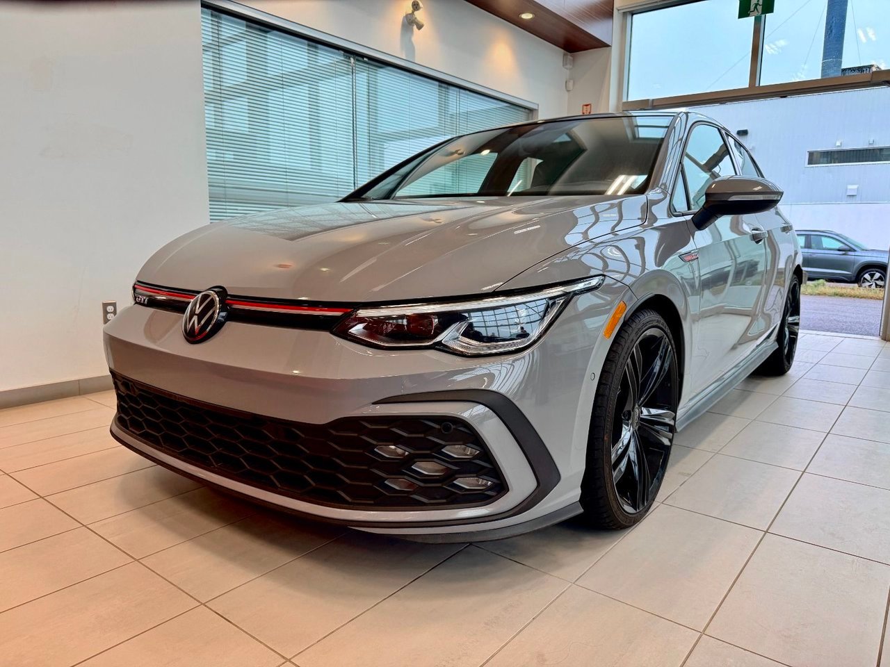 Volkswagen Golf GTI 2024 Gris Notre-Dame-des-Prairies - photo #4