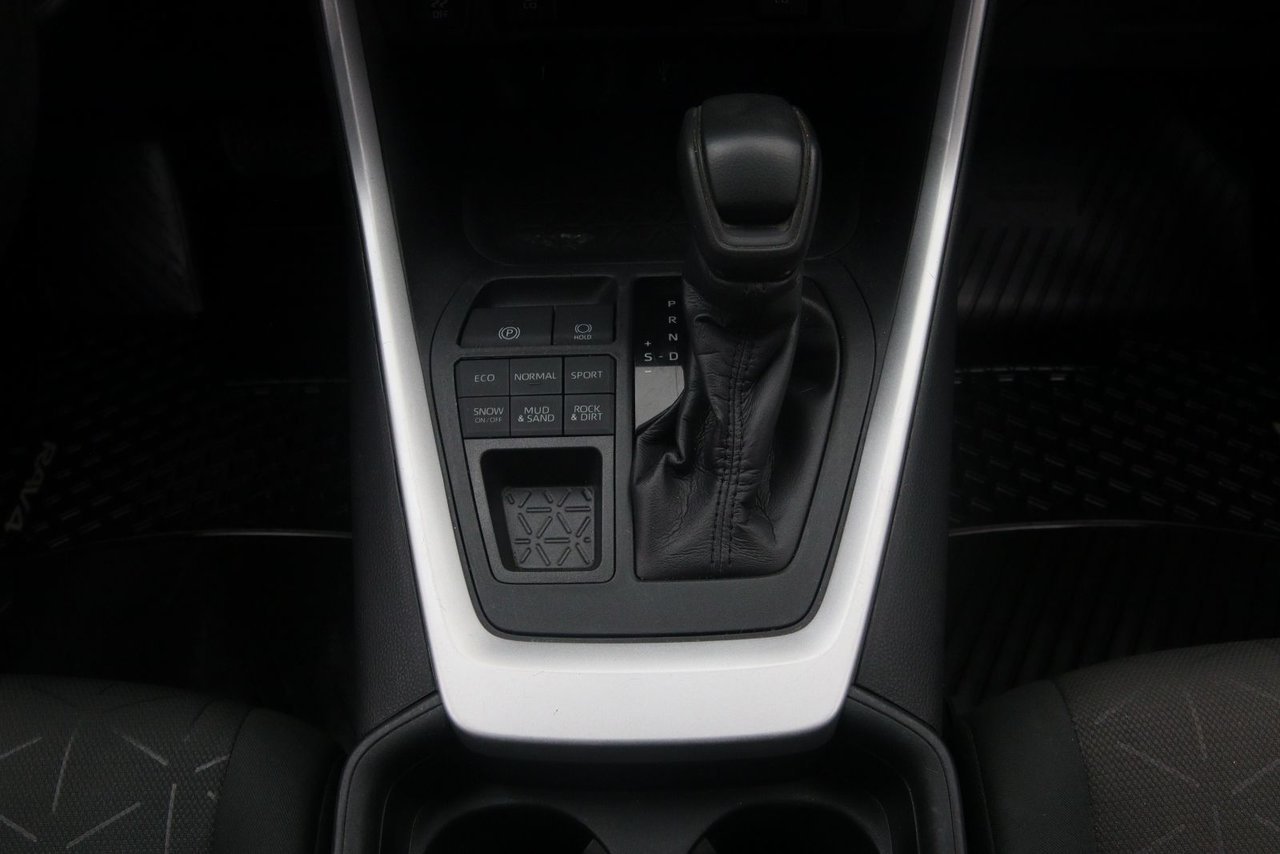 2020 Toyota RAV4 LE Grey Baie-Comeau - photo #13