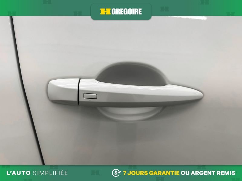 2023 Nissan Rogue White Blainville - photo #16