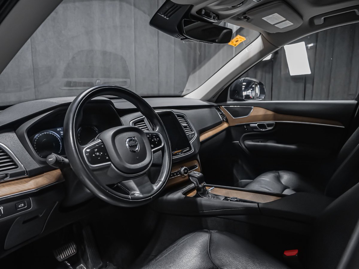 2022 Volvo XC90 T6 MOMENTUM CLIMAT Grey Montreal - photo #5