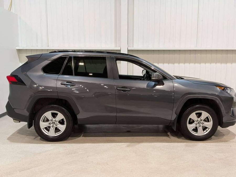 Toyota RAV4 AWD XLE 2019 Gris