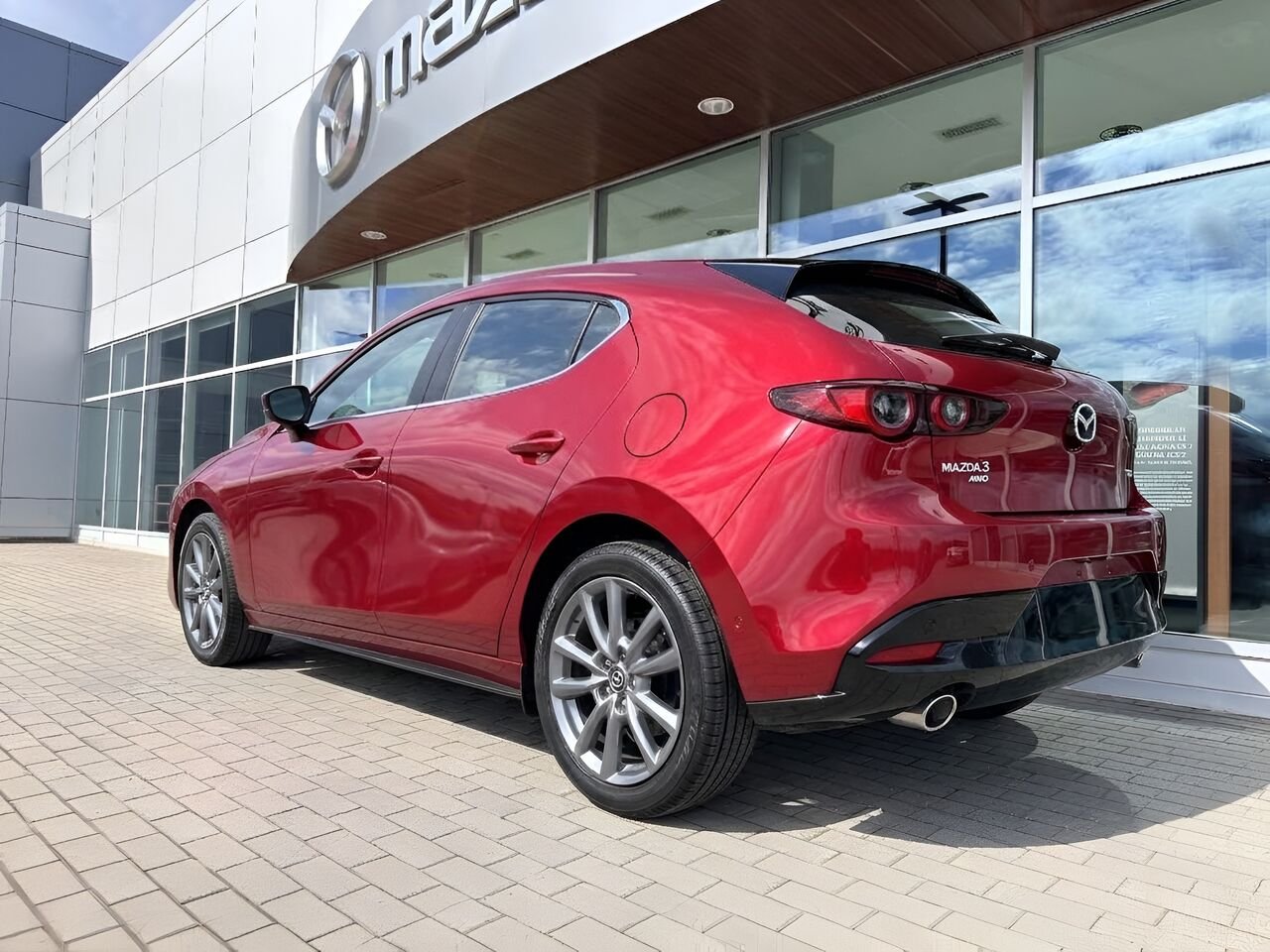 MAZDA Mazda3 Sport 2026 Rouge vibrant cristal métallisé Notre-Dame-des-Prairies - photo #8