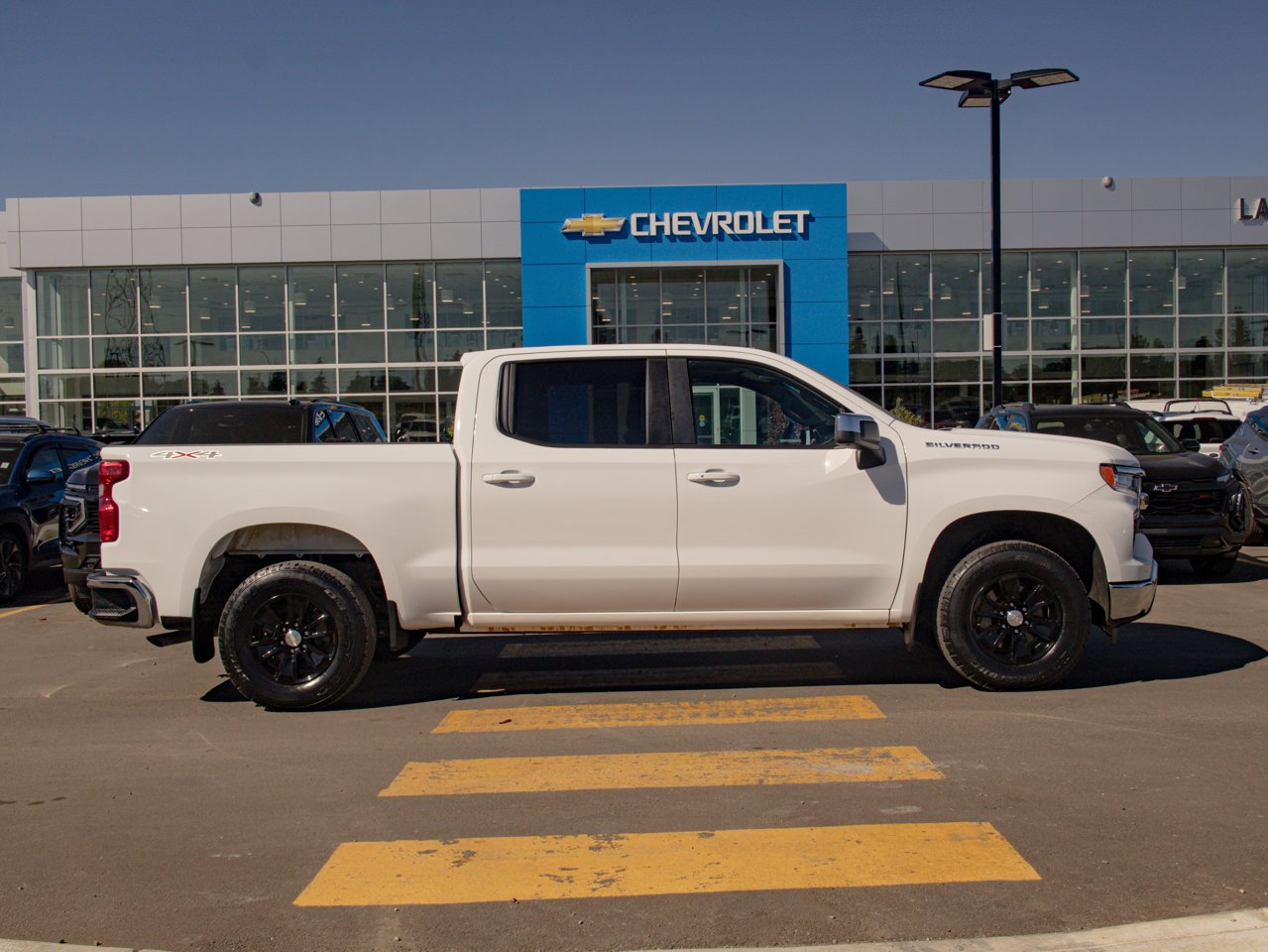 2025 Chevrolet Silverado 1500 4WD Crew Cab 147 LT White Sherwood Park - photo #11
