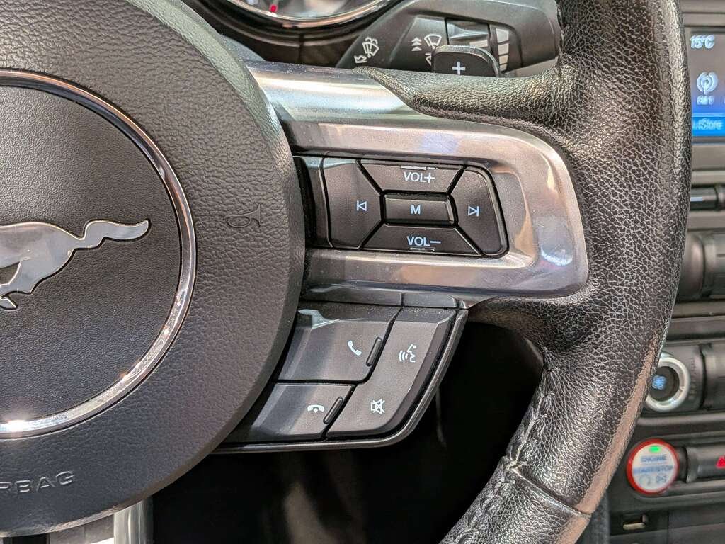 Ford Mustang 2dr Conv V6 2015 Blanc Val-David - photo #16