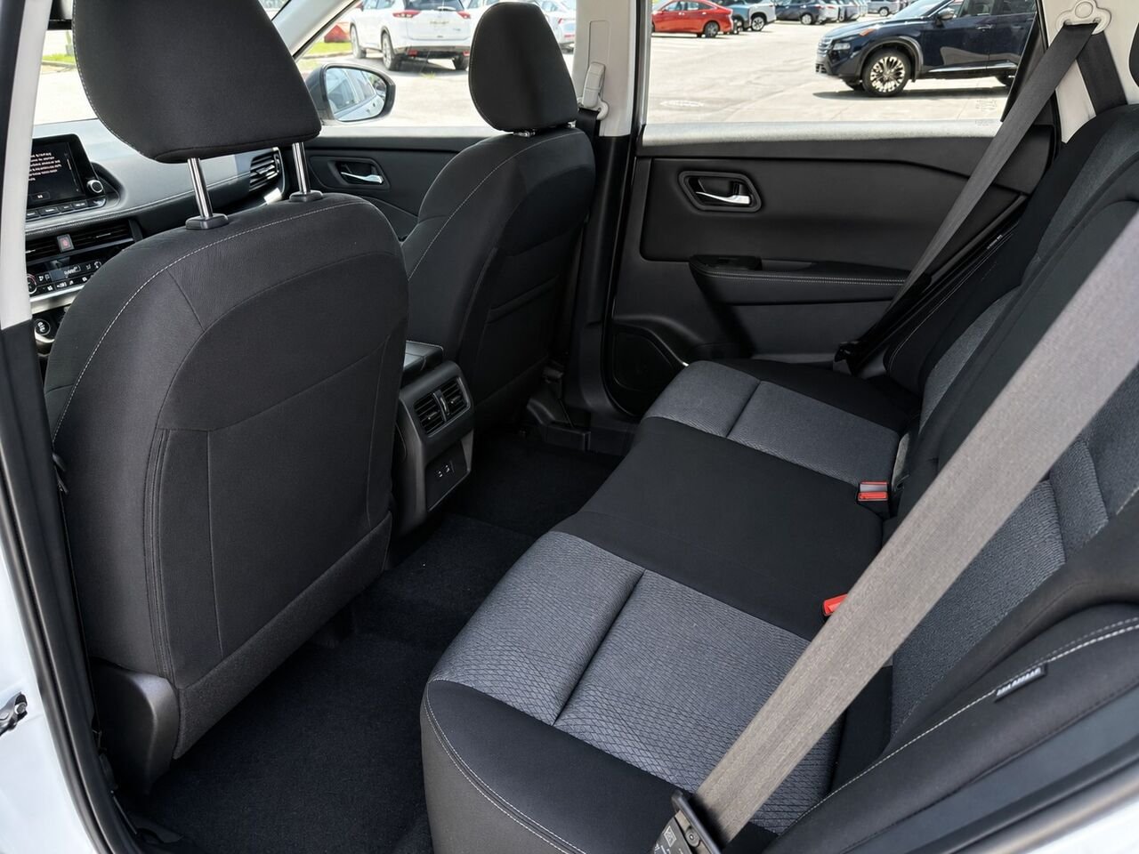 2026 NISSAN Rogue ROGUE SV TOIT OUVRANT Everest White Tricoat Pearl Châteauguay - photo #18