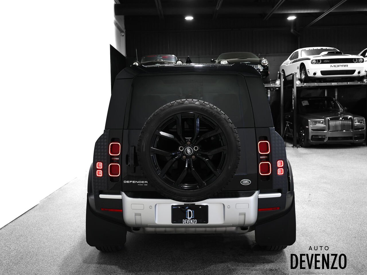 2020 Land Rover Defender Black Saint-Eustache - photo #6