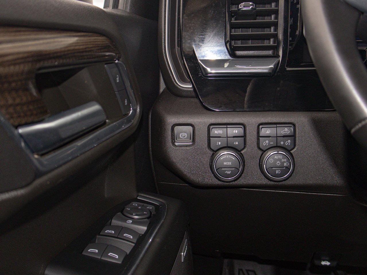 2024 Chevrolet Silverado 1500 4WD Crew Cab 147 RST Black Sherwood Park - photo #22