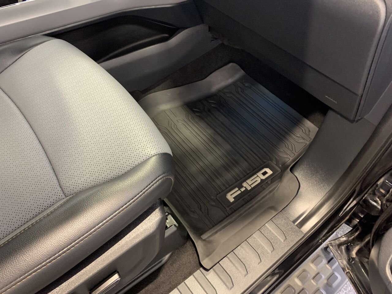Ford F-150 Lightning LARIAT cabine SuperCrew 4RM caisse de 5,5 pi 2024 Noir Châteauguay - photo #22