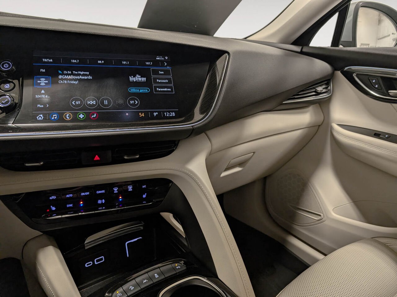 BUICK ENVISION AWD Essence Volant et Sièges Chauffants 2023 Gris Sherbrooke - photo #13