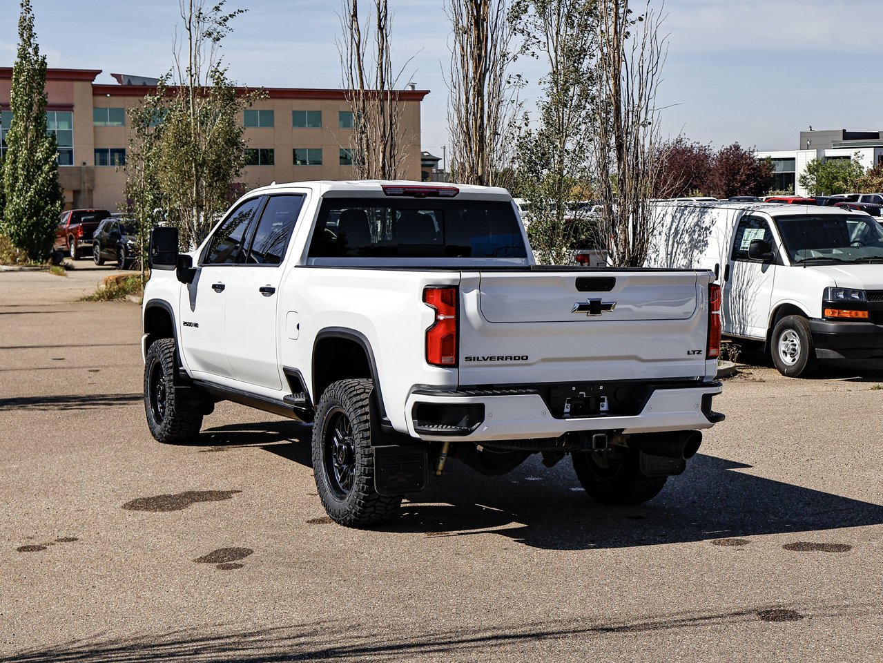 2024 Chevrolet Silverado 2500HD 4WD Crew Cab 159 LTZ White Sherwood Park - photo #10