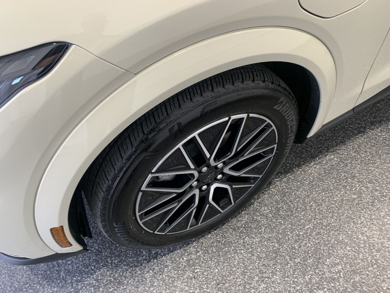 Ford Mustang Mach-E PREMIUM AWD 2025 Beige Saint-Eustache - photo #1