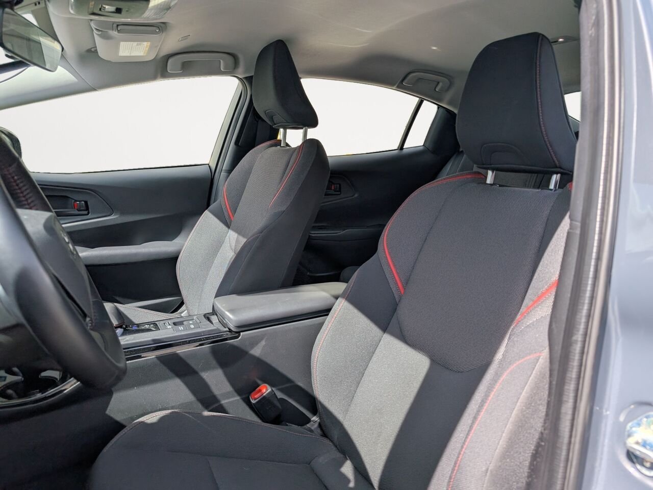 2026 Toyota Prius hybride branchable JTDACACUXT3057003 Grey Sherbrooke - photo #7