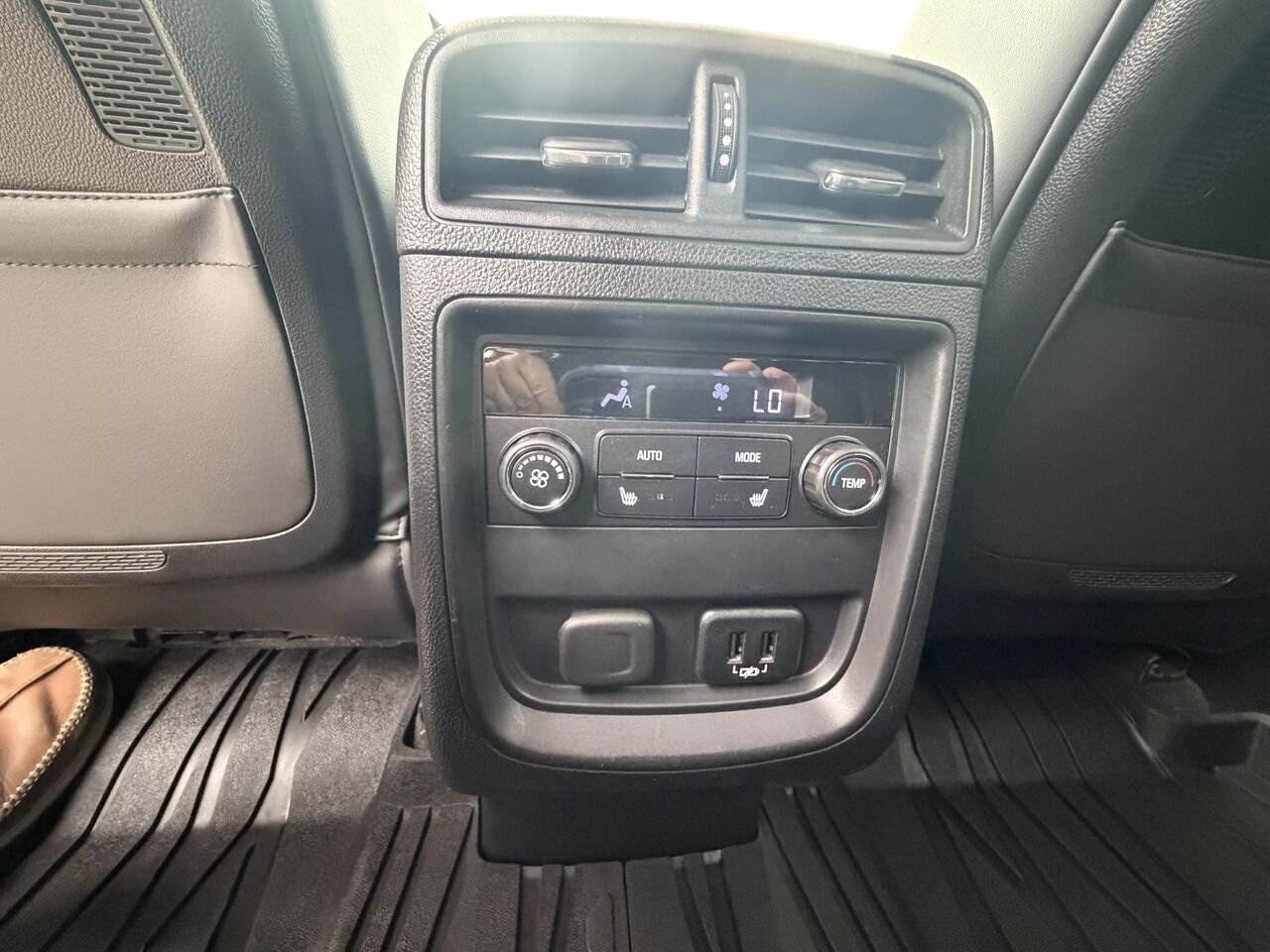 2017 Buick Envision PREMIUM II AWD Red Laval - photo #19