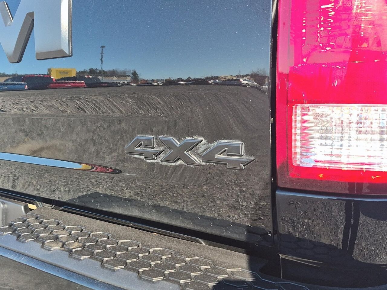 2020 Ram 1500 Classic Black Saint-Jérôme - photo #5