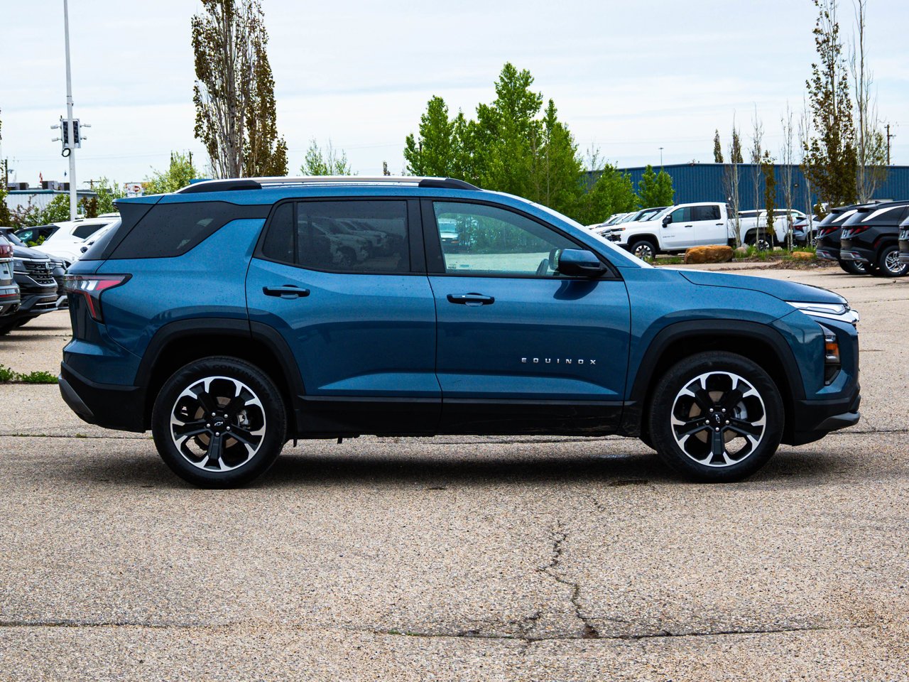 2026 Chevrolet Equinox AWD 4dr LT w/2LT Blue Sherwood Park - photo #13