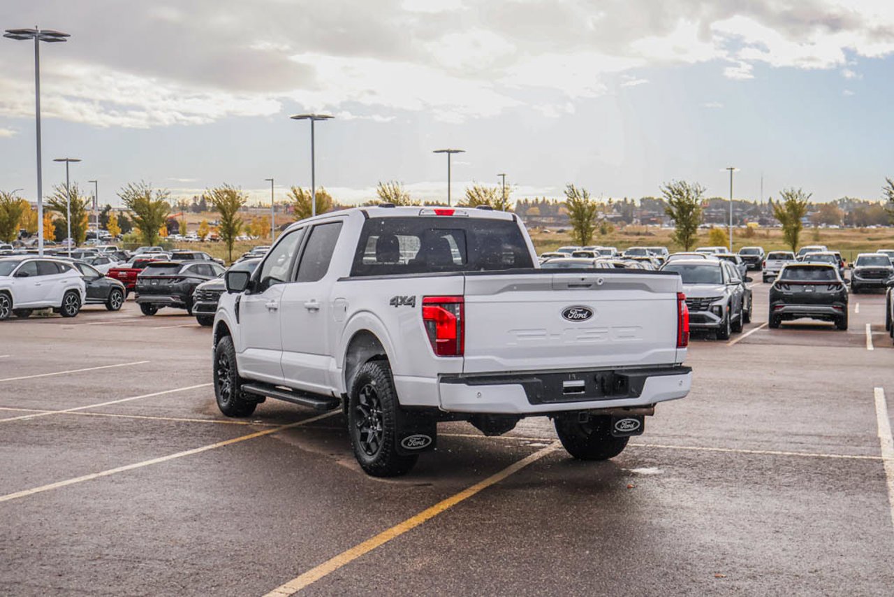 2025 Ford F-150 XLT 4WD SuperCrew 5.5' Box White Sherwood Park - photo #5