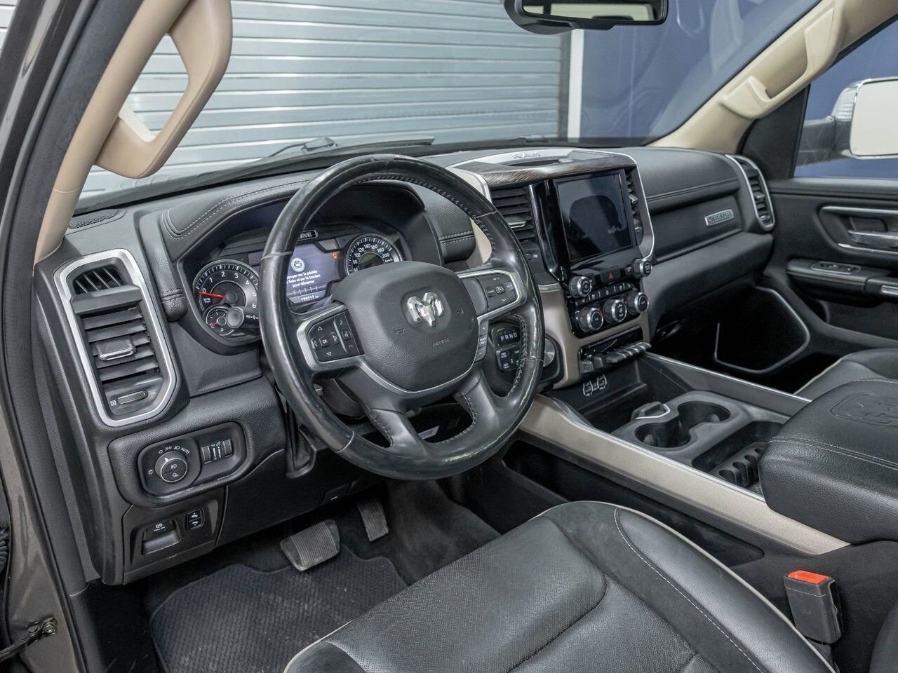 2020 Ram 1500 LARAMIE CREW 4X4 V8 *TOIT* NAV CUIR SIÈGES VENTIL Granite Crystal Saint-Jérôme - photo #1