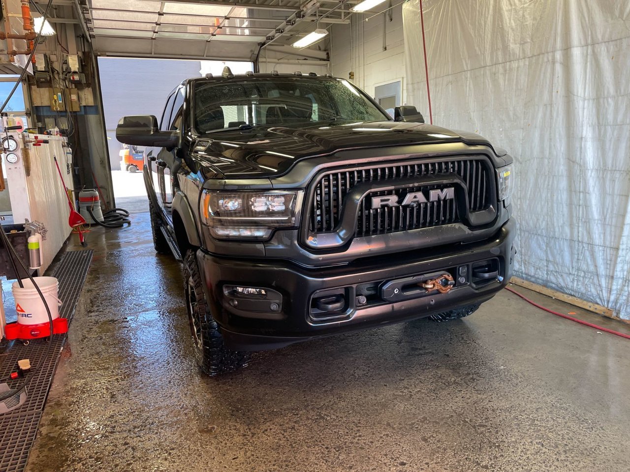Ram 2500 POWER WAGON 75E ANNIV CREW 4X4 *TOIT* NAV BEDLINER 2021 Noir Saint-Jérôme - photo #9
