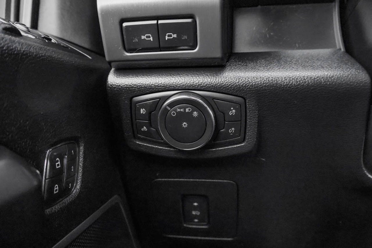 2017 Ford F-150 4WD SuperCrew 145 Limited Black Sherwood Park - photo #17