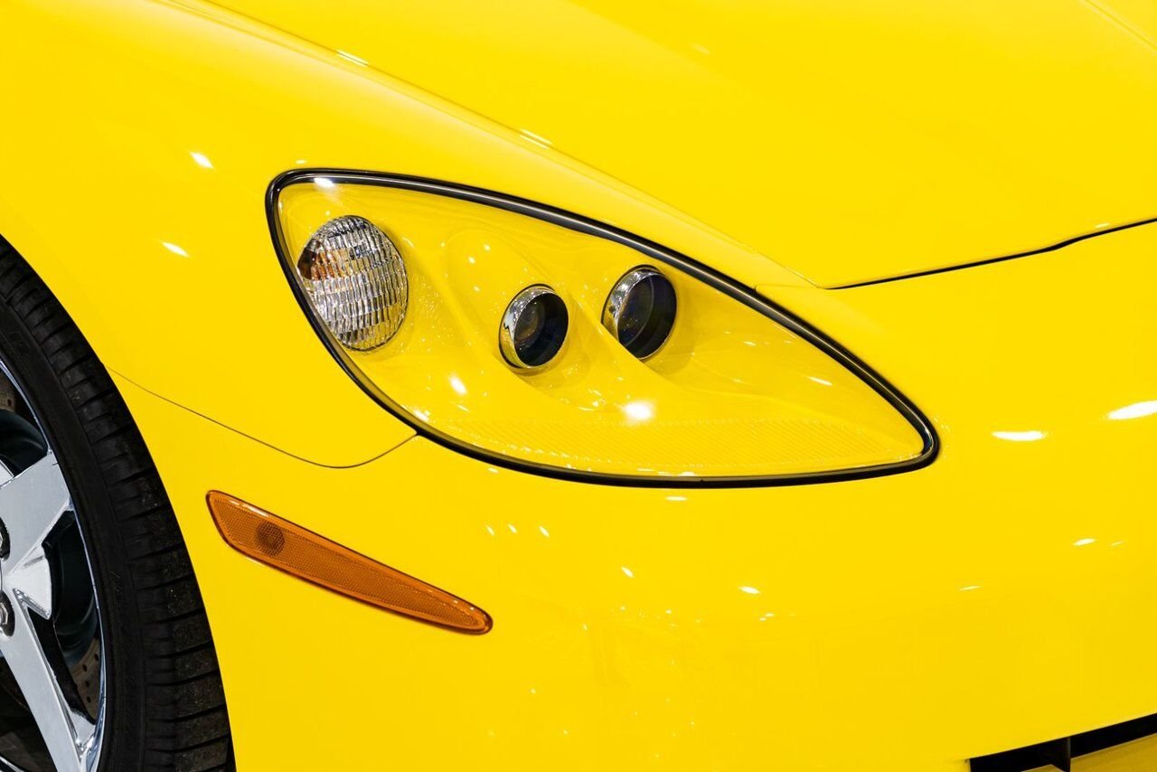 Chevrolet Corvette PRIX EN USD | With Only 900km (563mi) From New With Window Sticker 2008 Jaune Montréal - photo #33