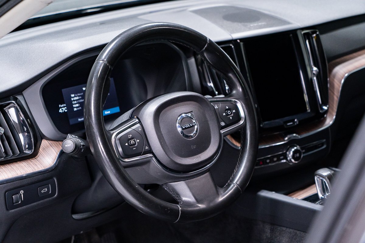 2022 Volvo XC60 B6 MOMENTUM PREMIUM CLIMAT HARMAN KARDON Grey Montreal - photo #8
