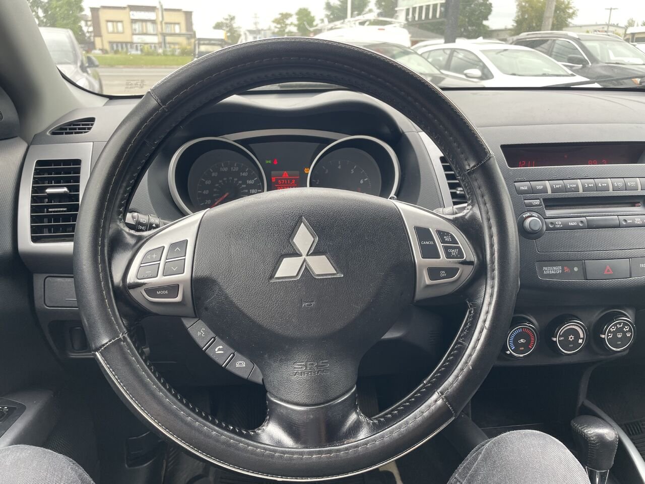 2010 Mitsubishi Outlander White  - photo #16