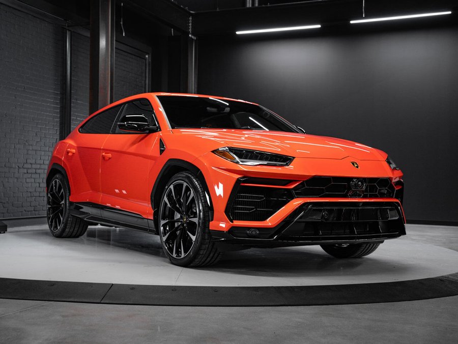 2022 Lamborghini Urus 2022 Orange