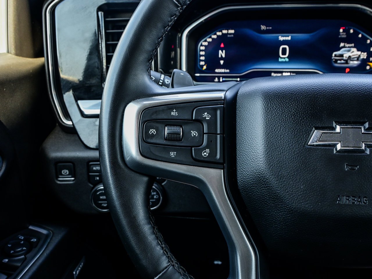 2025 Chevrolet Silverado 1500 4WD Crew Cab 147 LT Trail Boss White Sherwood Park - photo #22