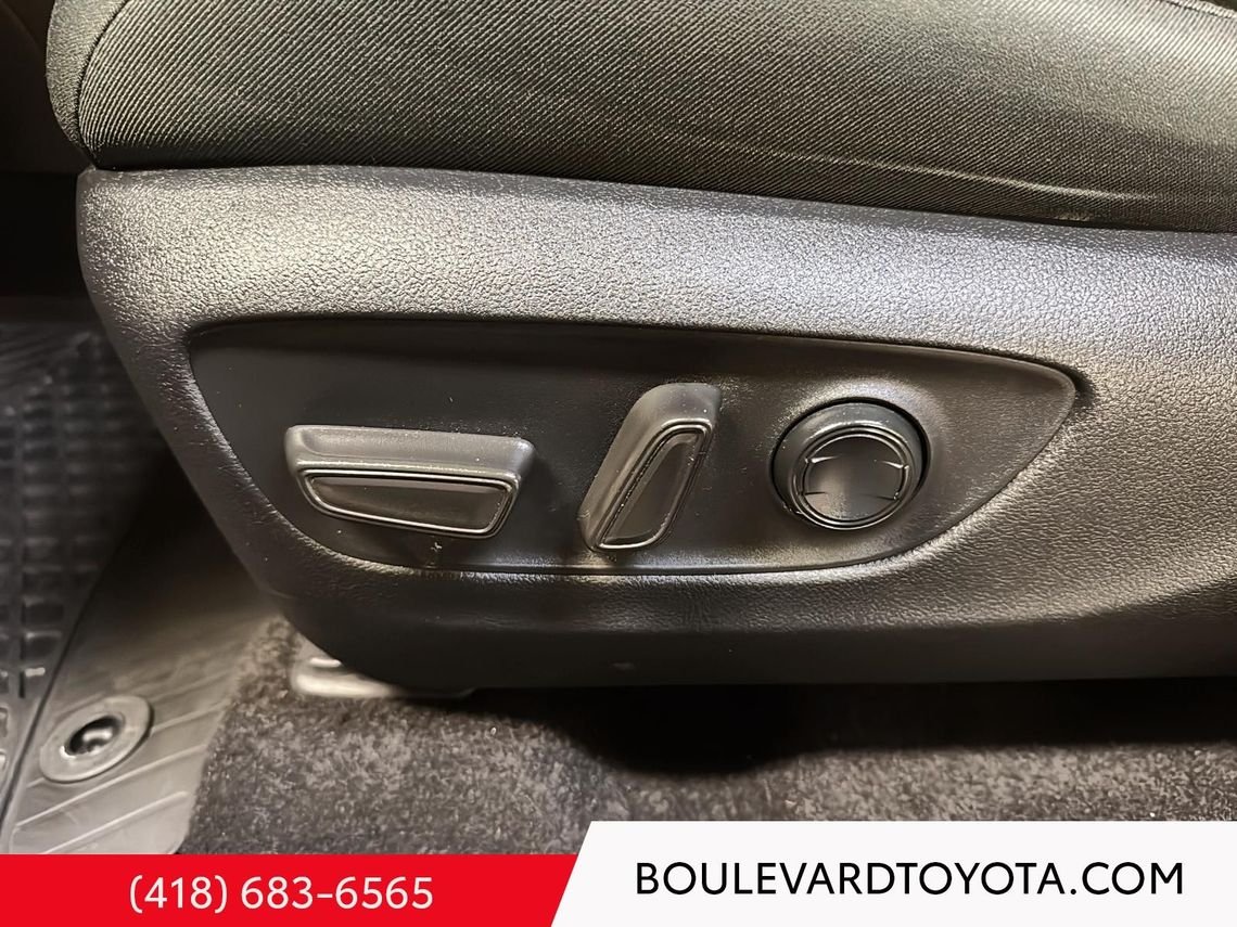2022 Toyota RAV4 99566A-110 | XLE Hybride Red Québec - photo #13