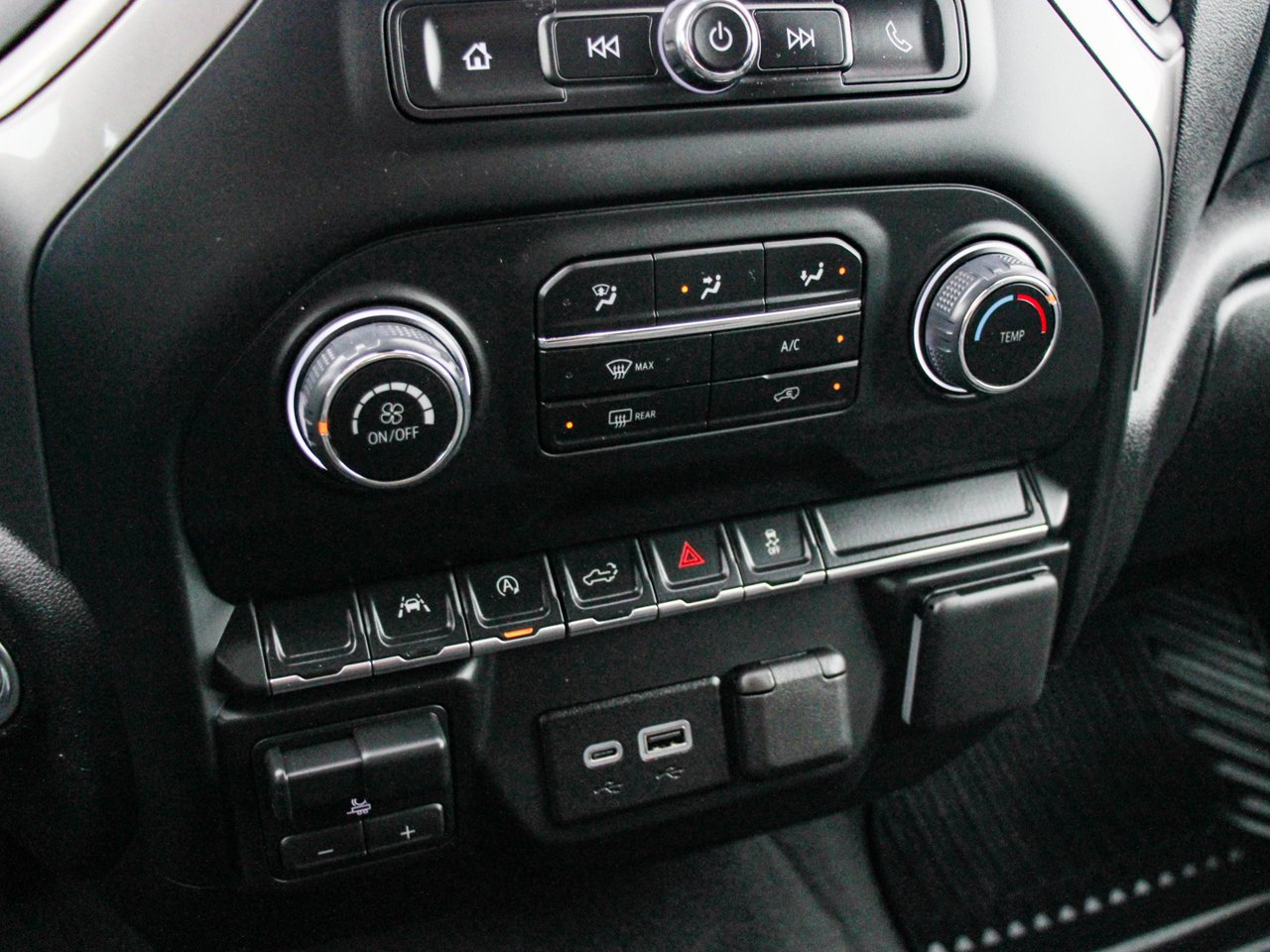 2025 Chevrolet Silverado 1500 4WD Crew Cab 147 Custom Black Sherwood Park - photo #22