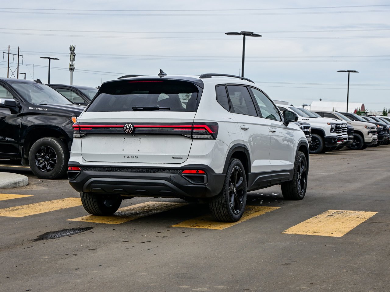 2026 Volkswagen Taos Comfortline Black Edition 4MOTION White Sherwood Park - photo #12