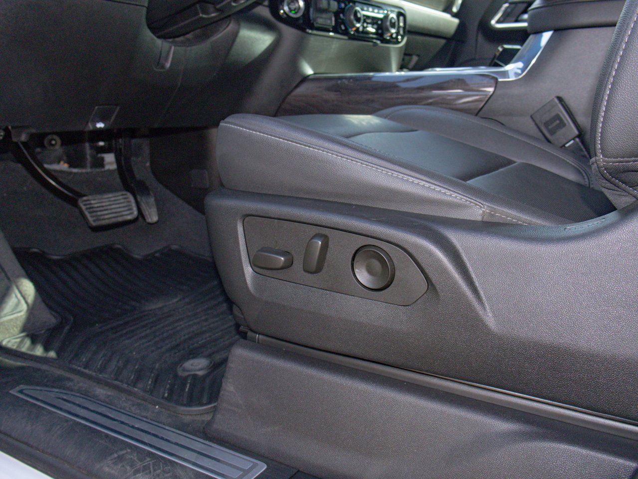 2024 Chevrolet Silverado 3500HD 4WD Crew Cab 159 LTZ White Sherwood Park - photo #18