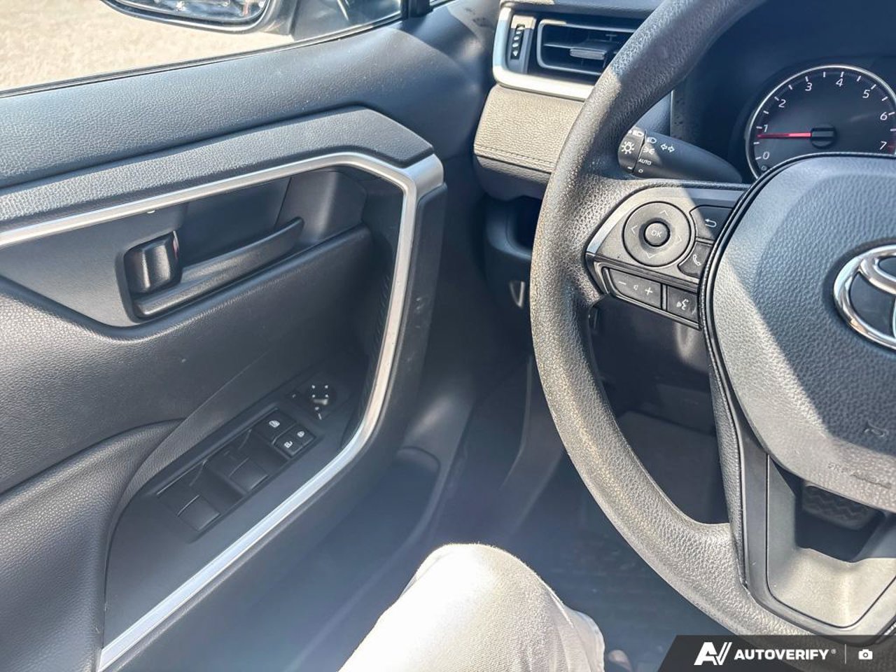 2019 Toyota RAV4 2T3B1RFV1KW071283 Grey Mirabel - photo #19