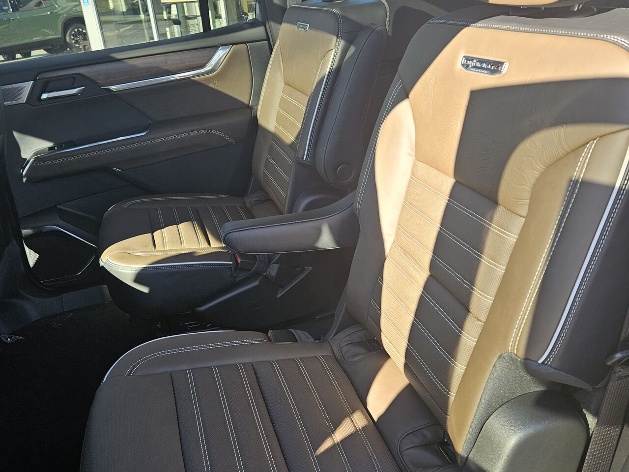 GMC Acadia Denali Ultimate 4 portes TI 2027 Ébène crépuscule métallisé Thetford Mines - photo #17