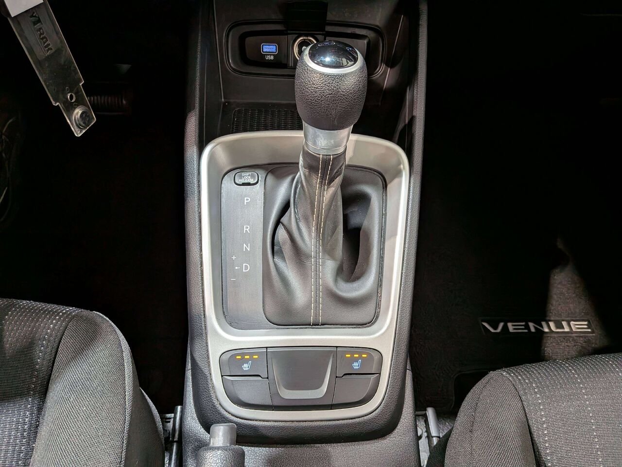 2023 Hyundai Venue Essential IVT Black Val-David - photo #26