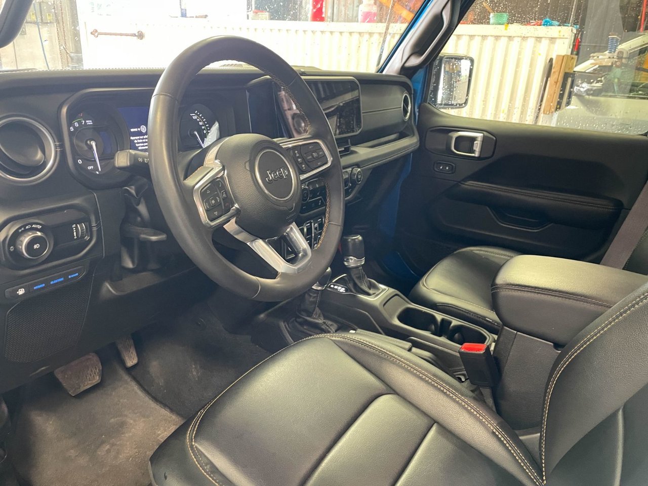 Jeep Wrangler 4xe SAHARA 4X4 GR TECH *NAV* CUIR SIÈGES CHAUFF ALPINE 2024 Bleu Saint-Jérôme - photo #3